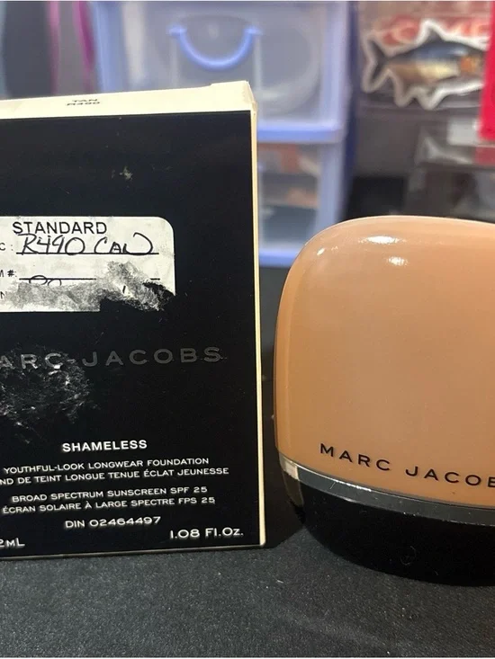 Marc Jacobs Shameless Foundation - Natural Beige Tan R490