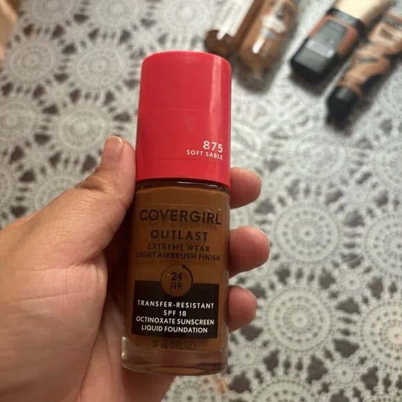 COVERGIRL Red and Brown Foundation Makeup‎