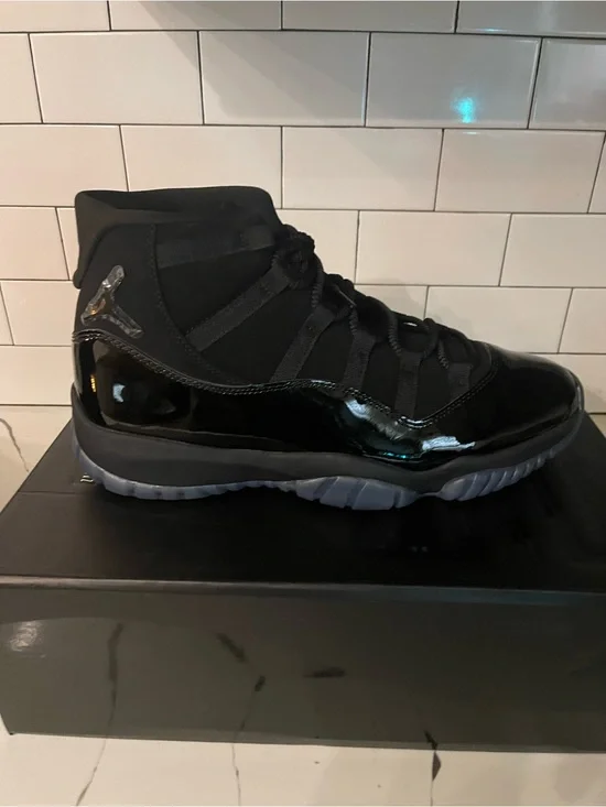 Men’s Retro 11 Royal Cap And Gown Size 13.