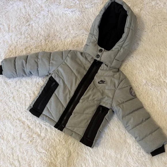 Nike Kids Light Gray Hooded Puffer Jacket with Black Accents