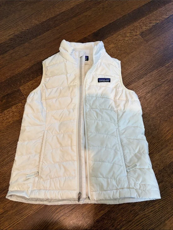Girls Patagonia Cream Quilted Lightweight Vest