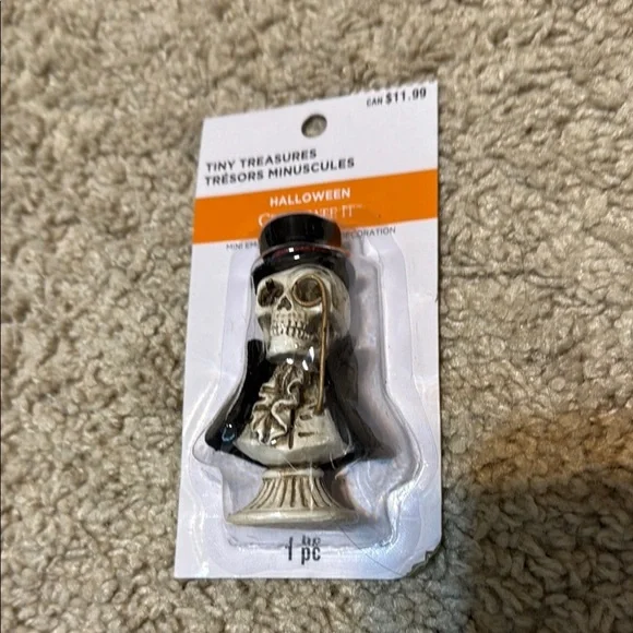 Tiny Treasures Halloween Skull Figurine