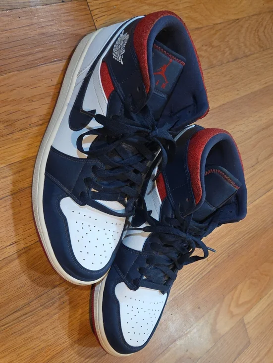 Nike Air Jordan 1 Mid SE 