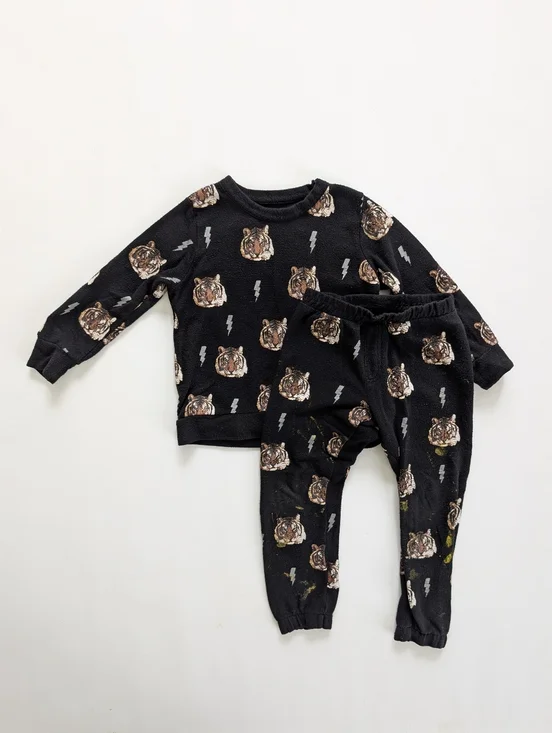 CHASER Boys' Tiger Lightning Sweatsuit- Little Kid