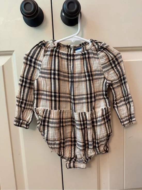 Old Navy Plaid Baby Romper in Cream, Black & Tan