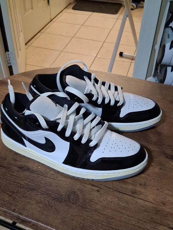 Jordan Men's Black and White Low-Top Basketball Sneakers