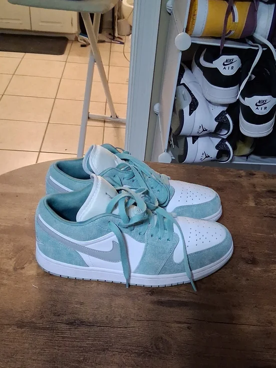 Jordan Low Top Sneakers in Teal and White