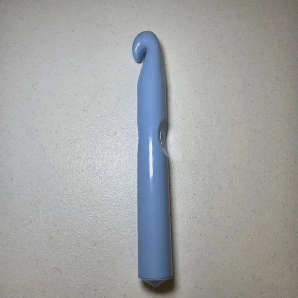 Boye T30 30mm Large Crochet Hook Blue Plastic Jumbo Ergonomic 10 Inch