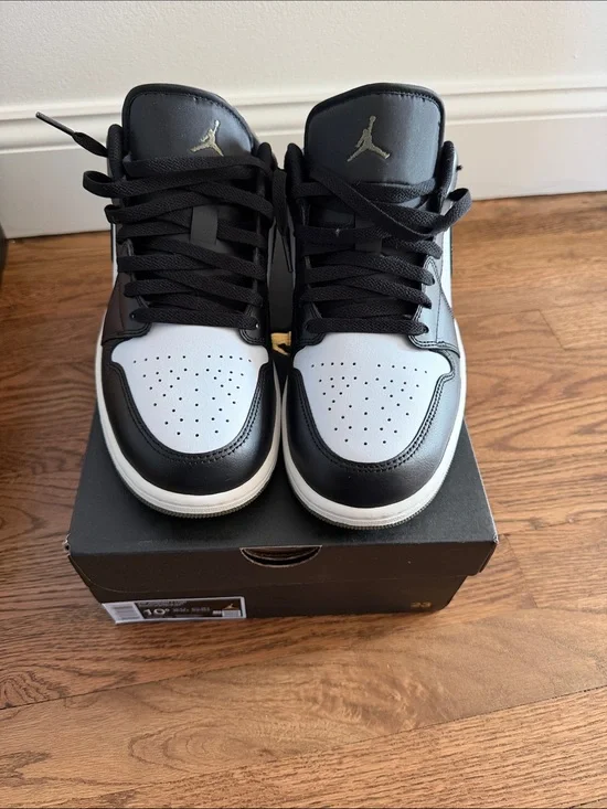 Air Jordan 1 Low-Style Black & White & Olive Green Sneakers