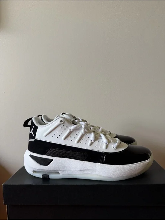 Air Jordan Max Aura 7 White Black HQ2091-100 Men’s Size 8.5
