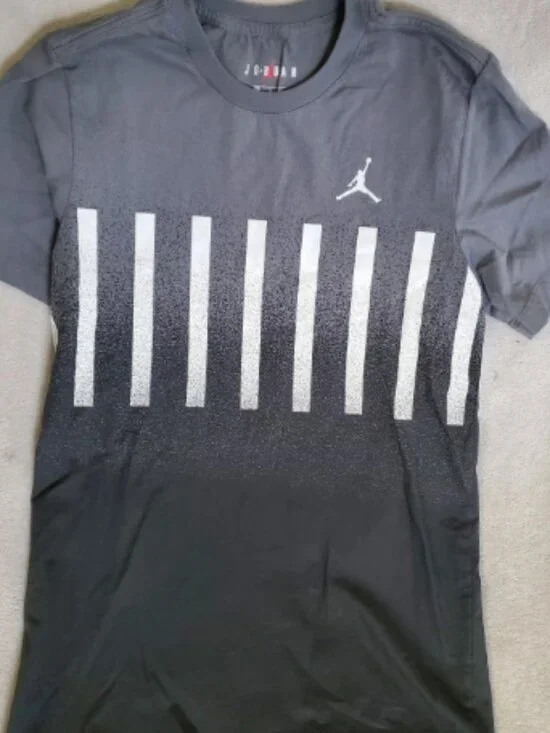 Air Jordan Tennis Fade Tshirt NWOT Men's Small, Grey, Excellent Graphic