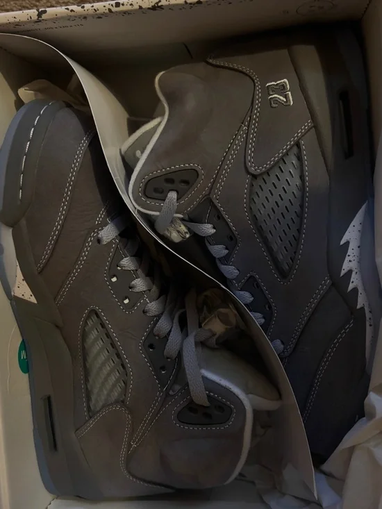 Jordan Retro High-Top Sneakers in Grey