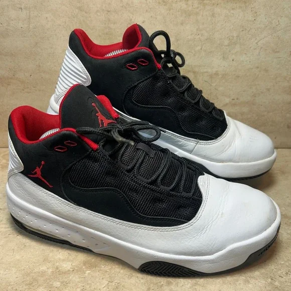 Jordan Max Aura 2 White Black Gym Red Sneakers CK6636-100 Mens Size‎ 10