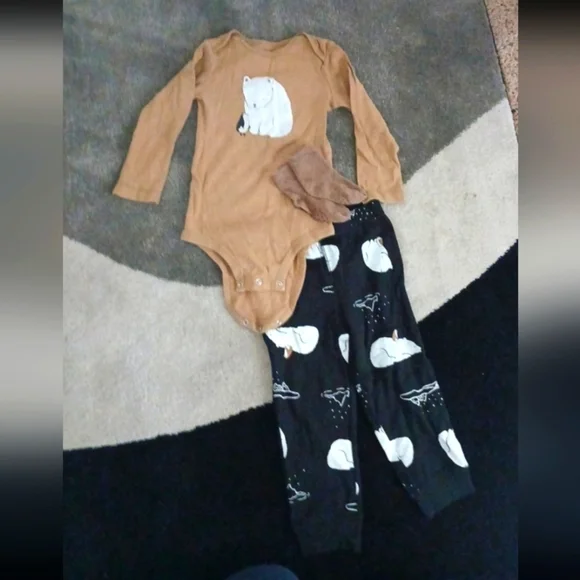 LIKE NEW, NO TAGS. Carter's Baby Boy 2-Piece Outfit, 24 months