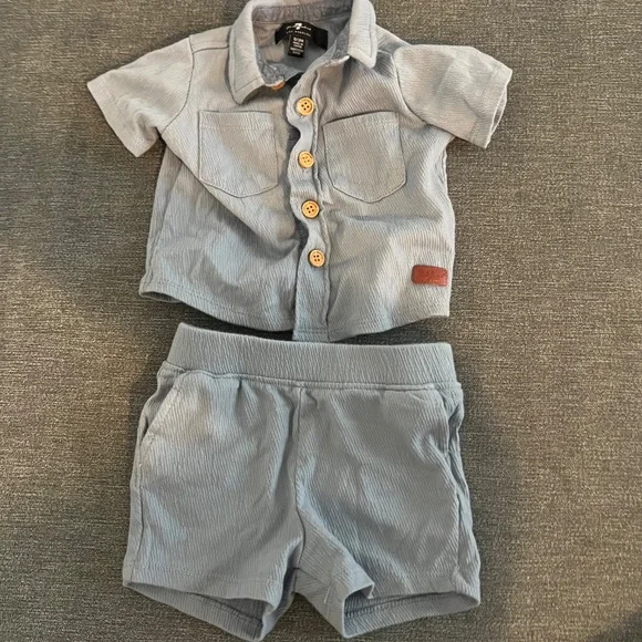 Baby Boy two piece matching button down short sleeve and shorts outfit - 0-3M