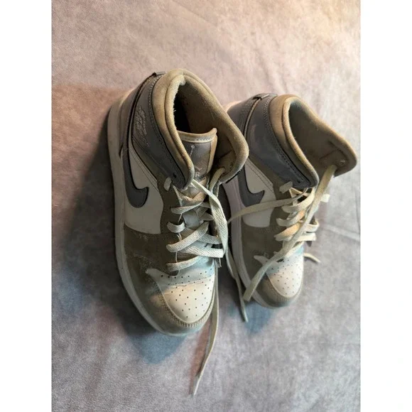 Nike Air Jordan 1 Mid Grey Sage Green White Sneakers 554724-083 Mens Size 10.5