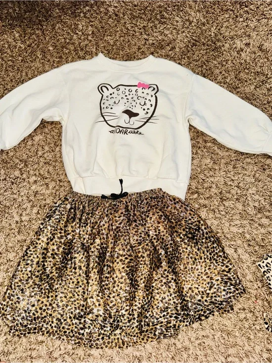 Old Navy White Sweatshirt with Pink Bow & Leopard Print Skirt Set