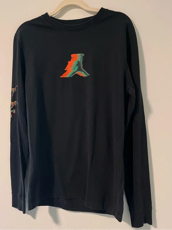 Jordan Men’s Long Sleeve Tee with Logo. 100% Cotton