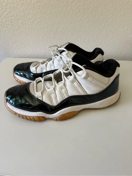 Jordan 11 Low Emerald