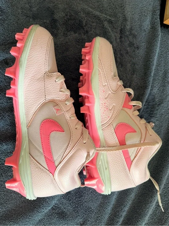 Jordan Men’s Pink Cleats