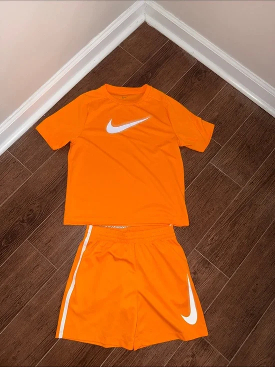 Nike Dri-fit short set sz medium orange and white