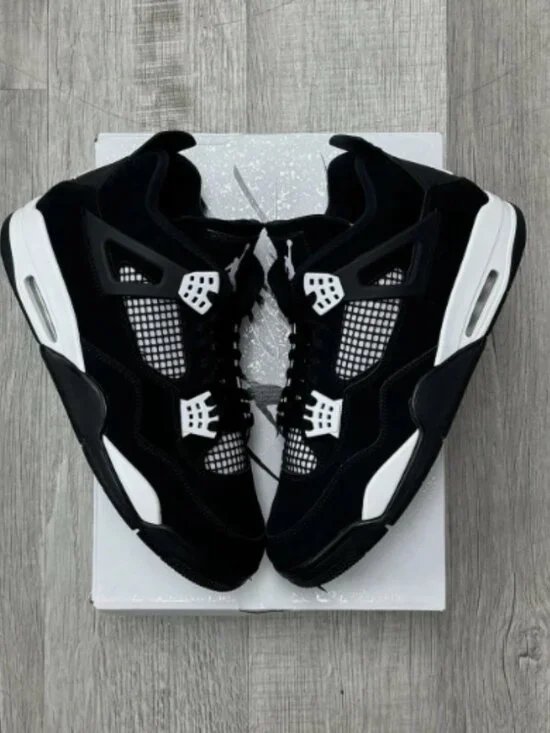 Air Jordan 4 Retro White Thunder