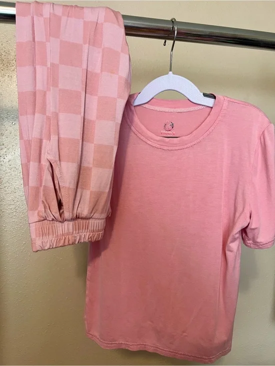 6T Moms Bamboo Pink Tee with Checkered Joggers