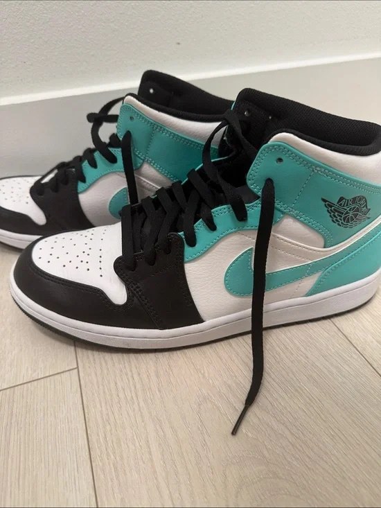 Air Jordan 1 Mids Nike Sneakers. Men’s. White Black Teal. Size 10.5