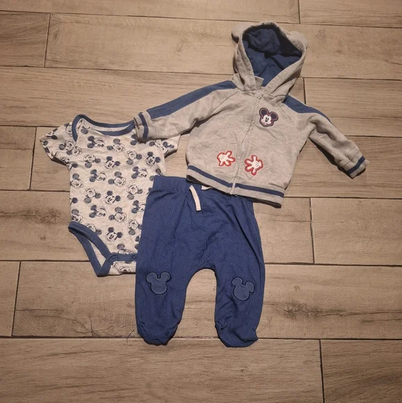 🍦Mickey Mouse 9 month bundle☃️