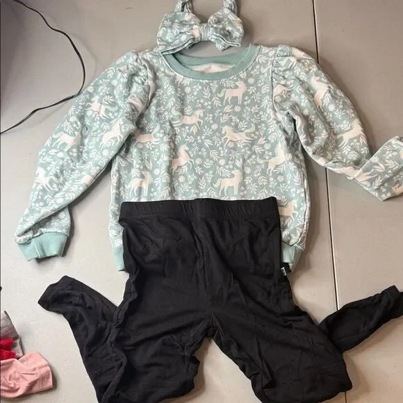 Little Sleepies Christmas Print Sweater with Black Leggings and Headband 4T