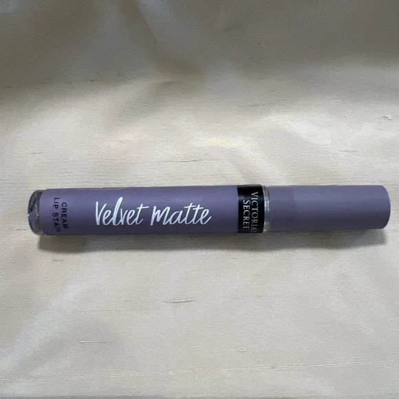 Victorias Secret Velvet Matte Cream Lip Stain Total Flirt Purple Mauve 3.1g NEW