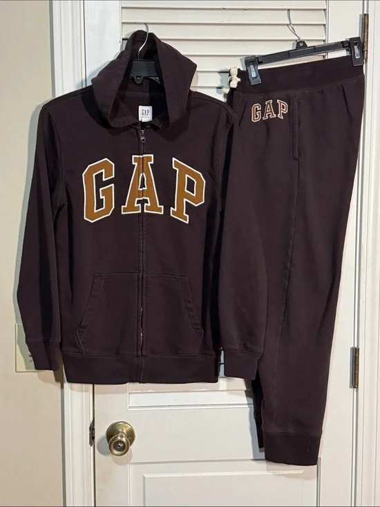GAP Brown Hoodie & Jogger Set with Gold Lettering. XXL BOYS. Like New.