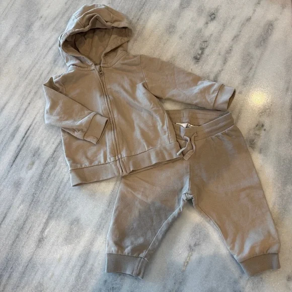 H&M 6 Month Tan Neutral Hooded Zipper Jacket &‎ Jogger Set Sweat Set
