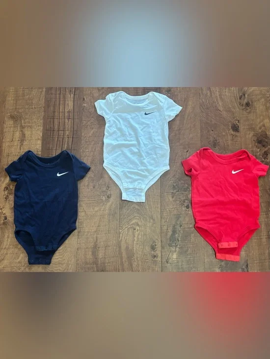 Nike baby unisex boy youth youth one pieces Sz 12 months 3 pieces