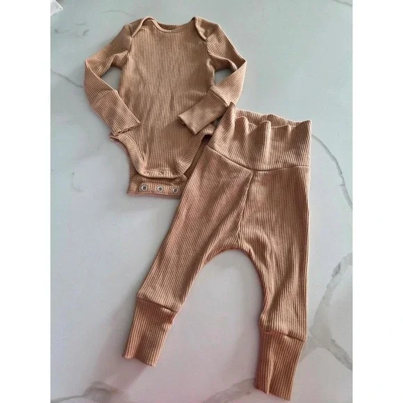 Old‎ navy baby boy ribbed set 3-6 mos