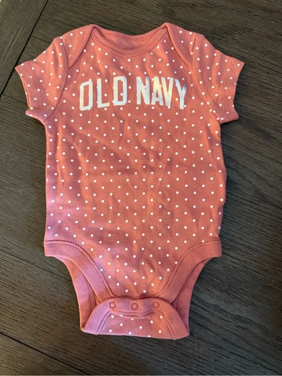 Old Navy Baby Girls' Pink Polka Dot One-Piece Bodysuit size 3/6 months NWOT