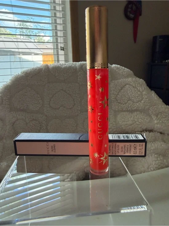 Gucci Red Lip Gloss with Gold Star Accents plumping gloss new