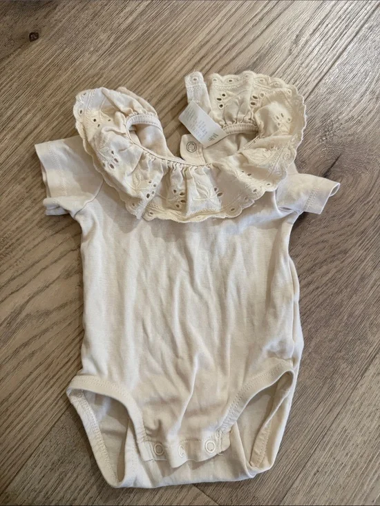 H&M Cream Eyelet Ruffle Collar Baby Bodysuit