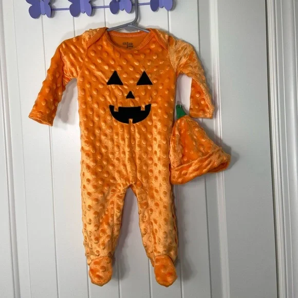 NWOT Chick‎ pea baby unisex orange soft textured pumpkin jumper hat matching set