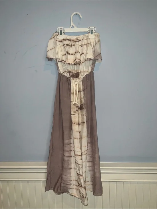 Vintage Havana Off-Shoulder Tie-Dye Maxi Dress in Cream and Brown