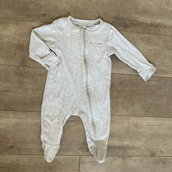 Old navy 3-6 months baby zip footies sleep and play Guc