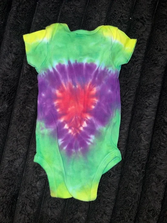 Gerber Tie-Dye Heart Bodysuit in Green, Purple & Red