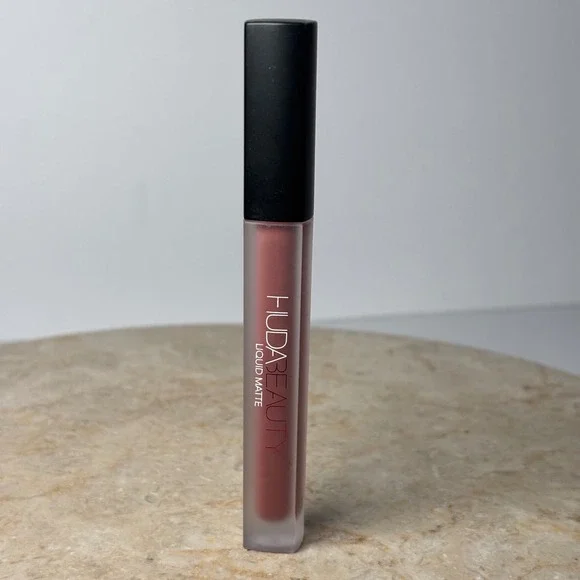 Huda Beauty Liquid Matte Lipstick 4.2ml Queen of‎ Sheba Mauve Brown Nude 2642