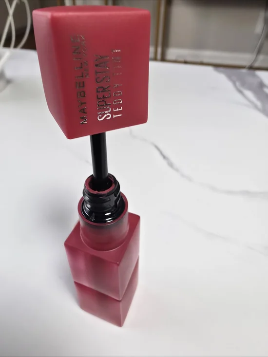 Maybelline SuperStay Liquid Tint - Vibrant Rose Pink