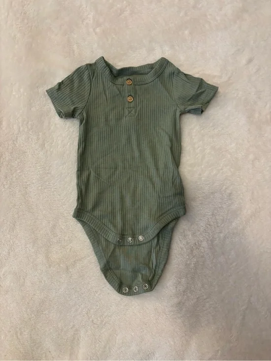Cat & Jack 3-6M - ribbed short sleeve olive green one-piece