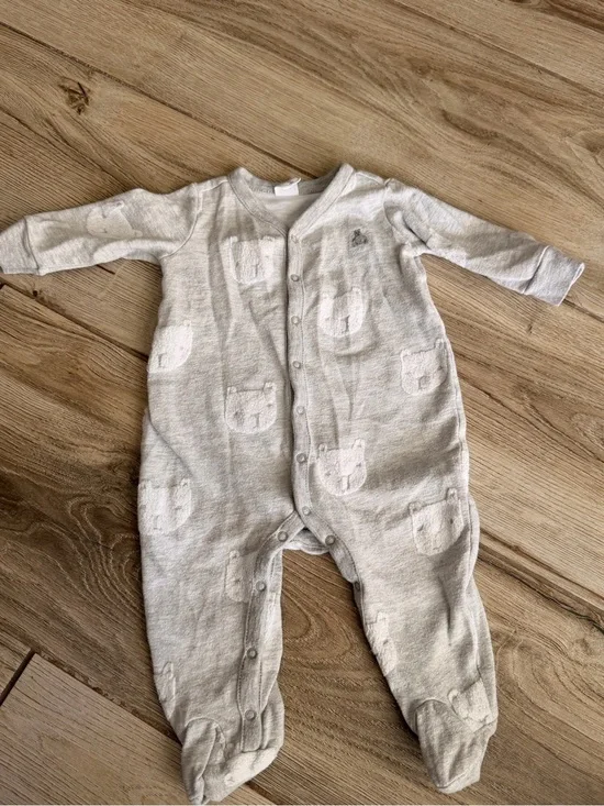 Baby gap onesie