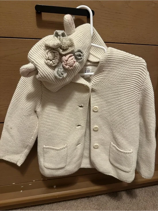 GAP Cream Knit Cardigan with Floral Accent Hat