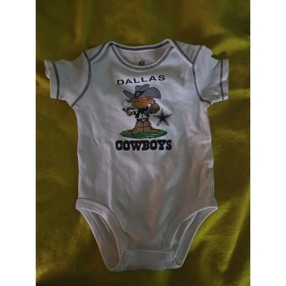 Dallas Cowboys  White 3-6 Months  (LOC-47)