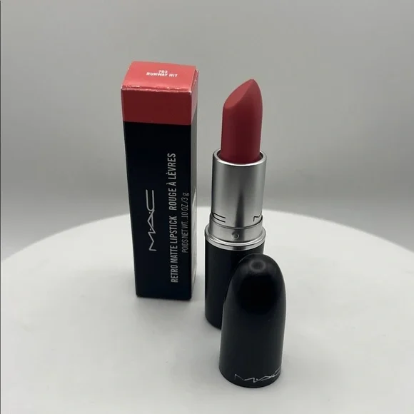 MAC Cosmetics Lipstick - Runway Hit
