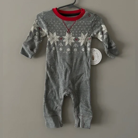 NWT - Burt’s Bees Baby Snowflake Christmas Onesie - Size: 0-3 MOS
